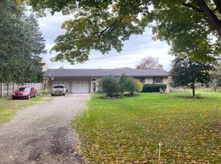 542 Cook Rd, Pewamo, MI 48873