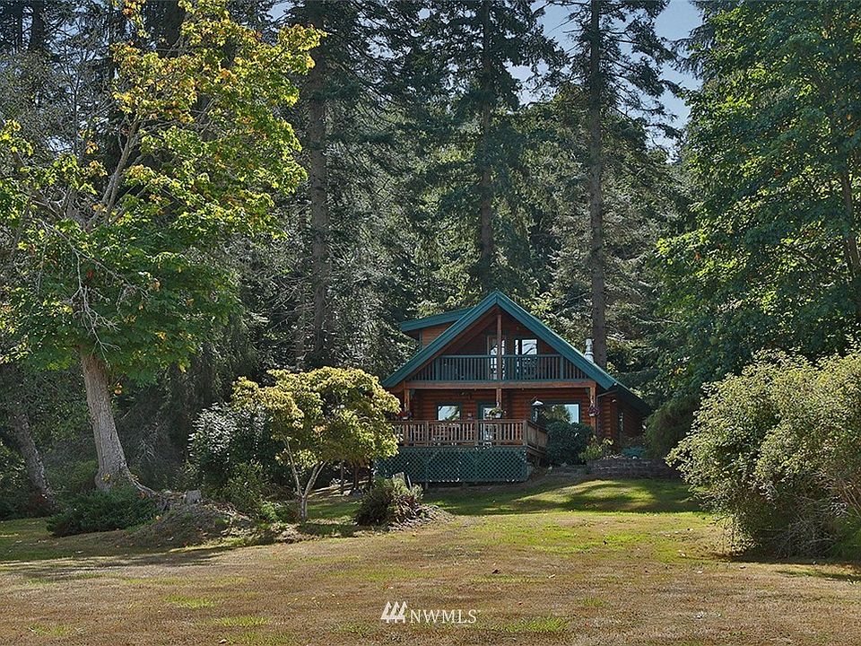 The perfect place to seed your island dreams. This tidy quality log home is the "just right" size and has the "just right" balance of woods, pasture & view. Goldilocks would approve. Check out video & 3D Virtual Tour!