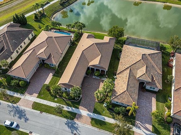 4th image of 17005 SW Sapri Way