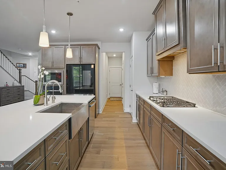 411 W Ponds Edge Dr — Photo 9