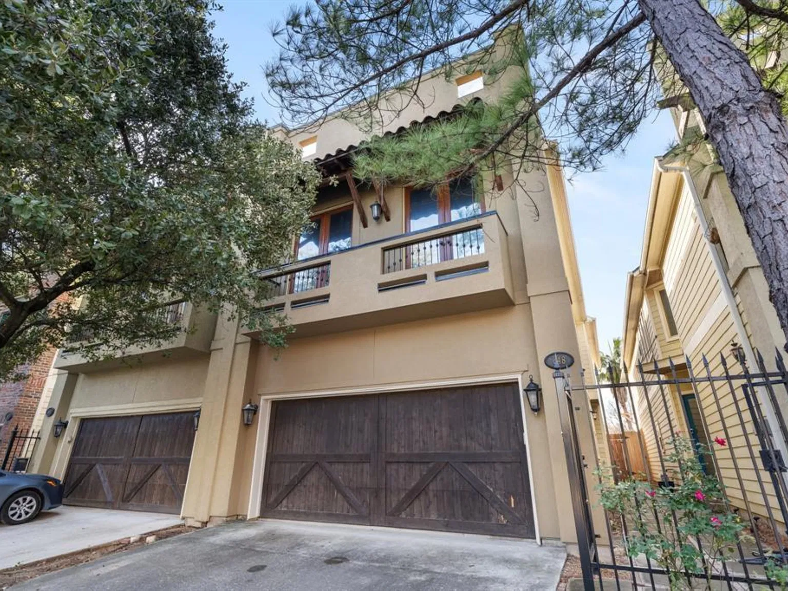3 bed, 2.5 bath, 2283 sqft, $2,250 — Photo 1