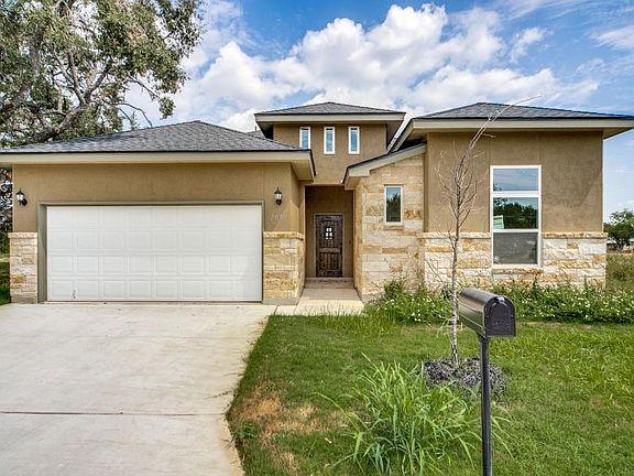 2nd image of 205 Park Cir