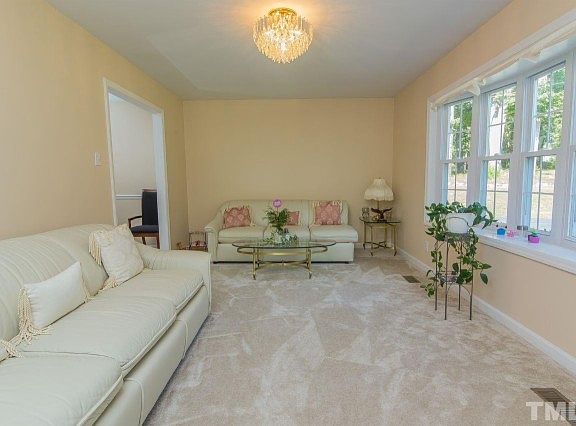 3rd image of 807 Clarion Dr