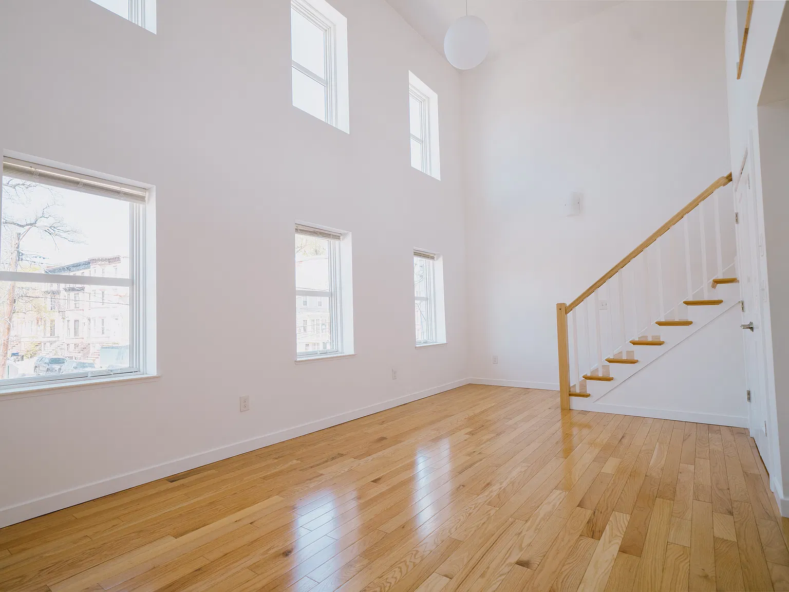 1 bed, 1500 sqft, $2,400 — Photo 1