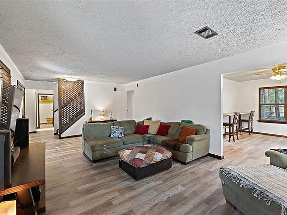 Family Room connected to the formal dinning and kitchen