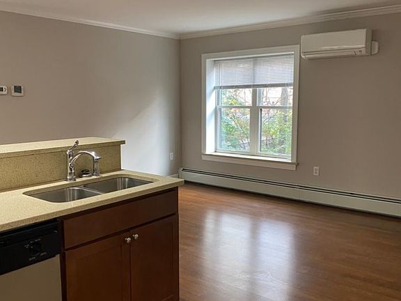 3rd image of 1040 Delaware Ave APT 410