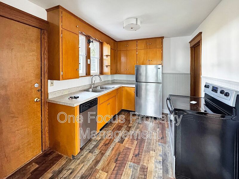 1st image of 1014 Louisa St