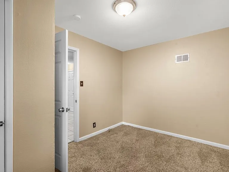 8253 Frost Ave — Photo 10