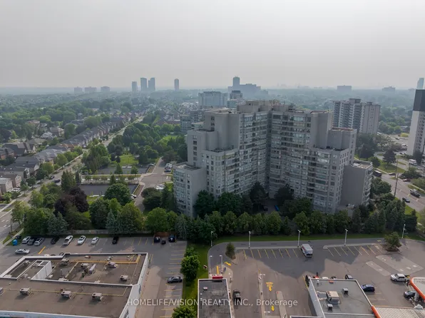 7 Townsgate Dr Unit 413, Vaughan, ON L4J 7Z9