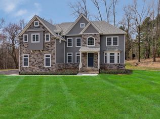 2 Kaiser Ct, Morganville, NJ 07751