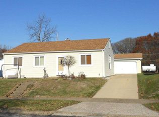 952 40th St, Moline, IL 61265
