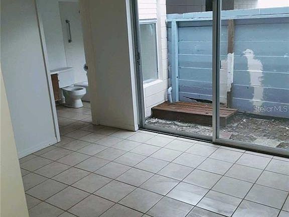 4th image of 407 S Orion Ave #C