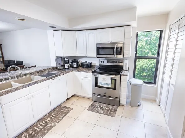 430 Commodore Dr APT 317, Fort Lauderdale, FL 33325