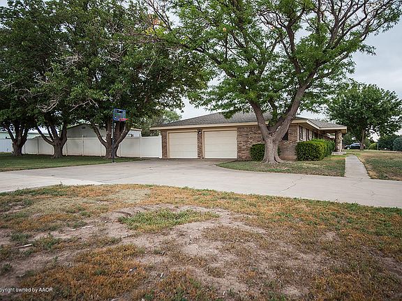 4th image of 1101 Hillcrest Dr
