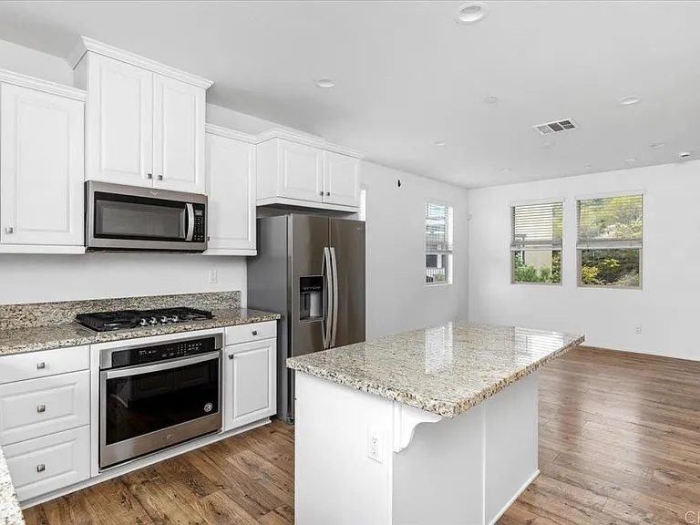 2472 Solara Ln — Photo 4