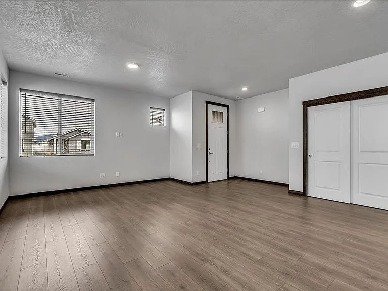 2905 N Corvus St — Photo 5