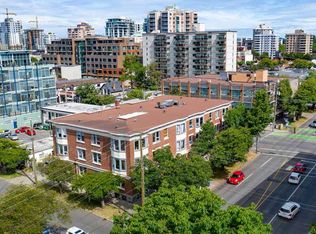 October Mansion, Victoria, BC V8V 3Z8