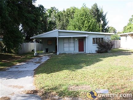 Spacious front yard