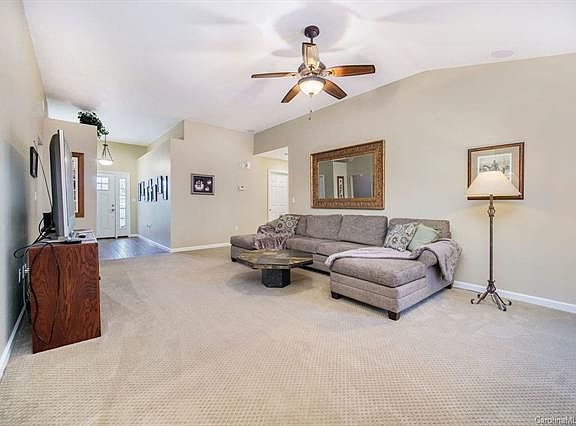 5th image of 16909 Knoxwood Dr