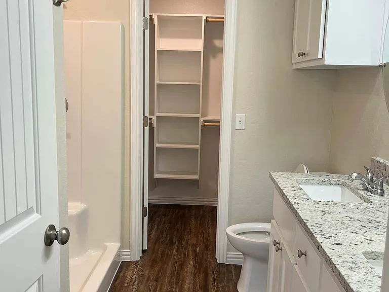 501 Honeysuckle Ln — Photo 5