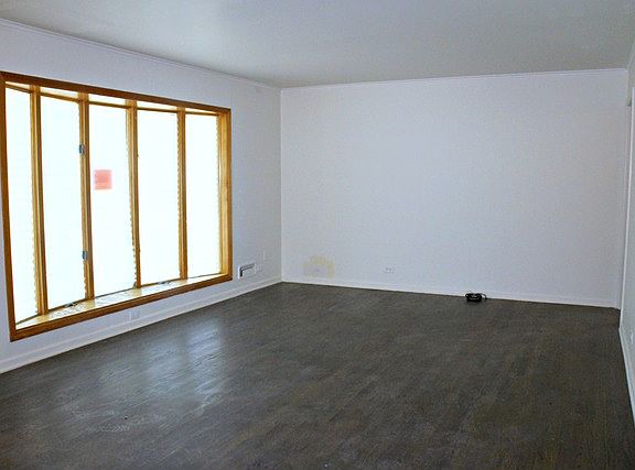4th image of 934 E Forest Ave