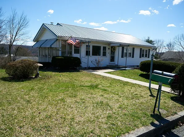 51 Fairview Dr, Lehighton, PA 18235