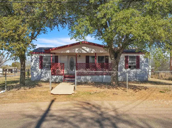 301 Johnston St, Cotulla, TX 78014