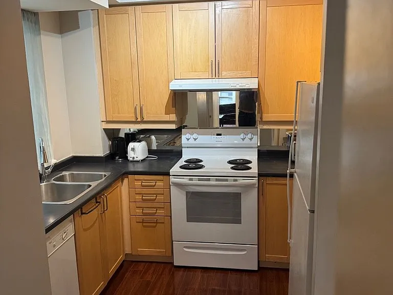 55 Bloor St E #702 — Photo 8