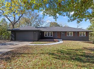 3906 N Elmwood Ave, Kansas City, MO 64117