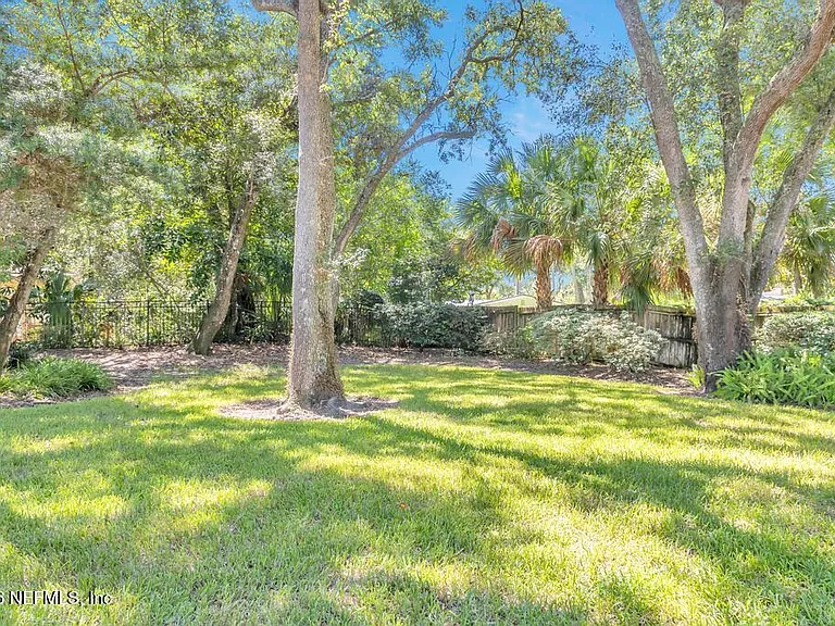 1452 Seminole Rd — Photo 48