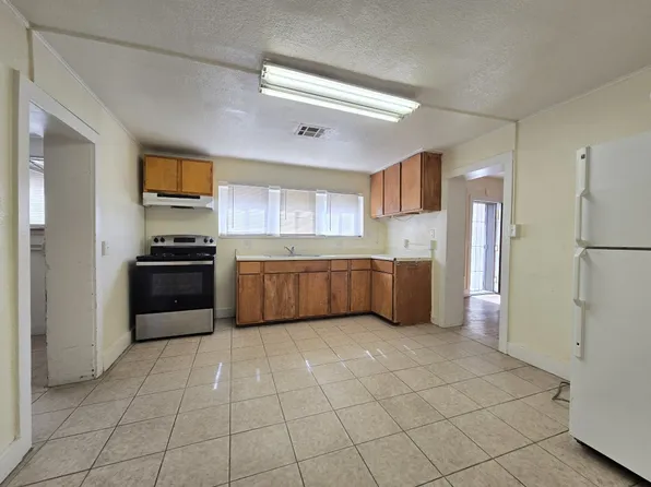 711 1/2 Foster Rd, Las Cruces, NM 88001