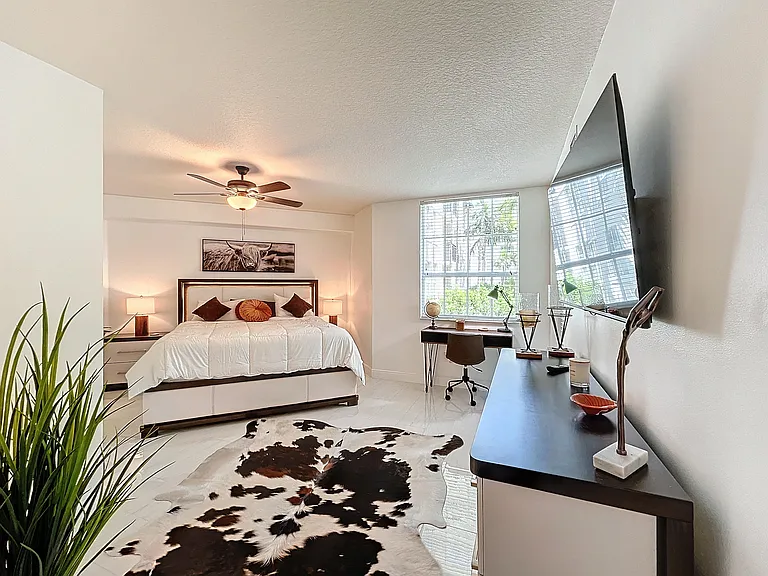 600 S Dixie Hwy #630 — Photo 11