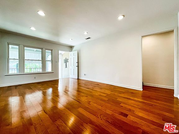 4th image of 3098 Thurin Ave