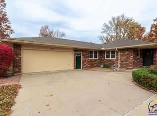 1165 SW Kent Pl, Topeka, KS 66604