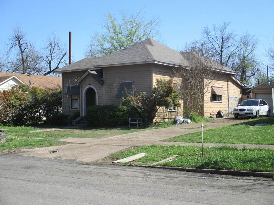1st image of 204 E Brown St
