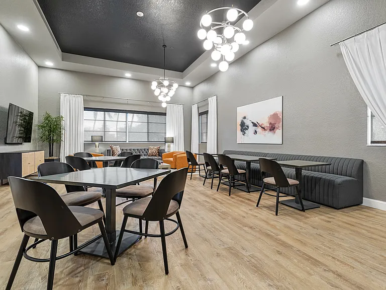 Bella Vista Apartments — Photo 27