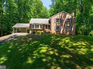 11728 Nancy Dr, Fairfax, VA 22030