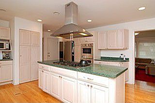 4th image of 830 Highland Pl