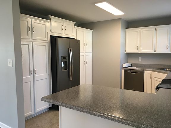 3rd image of 44 Robinwood Dr
