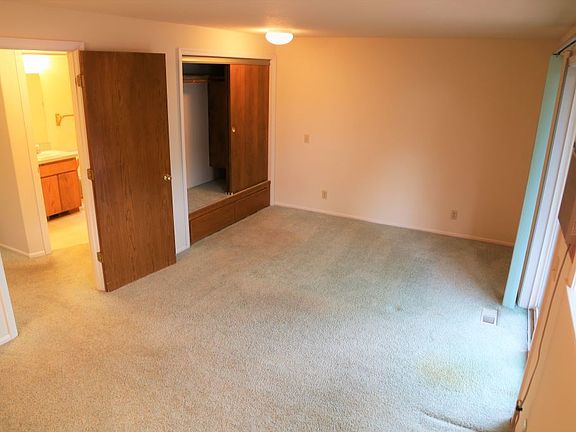 3rd image of 1821 NW Highland Dr