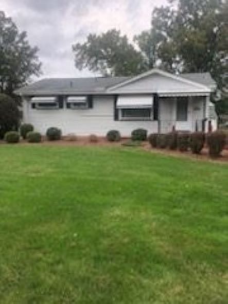 1st image of 3412 Flora Ln
