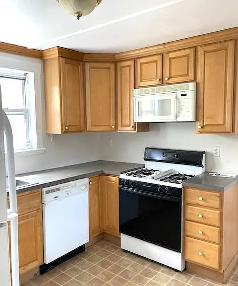 206 Middle St #2 — Photo 4