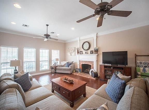 3rd image of 1920 Briar Oak Dr