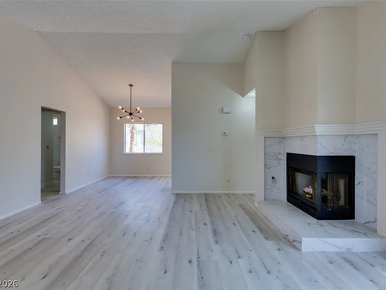 582 Searchlight Dr — Photo 3
