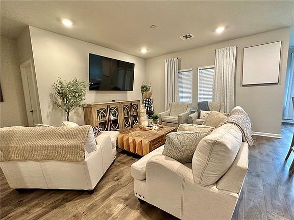 3rd image of 136 Abbeywood Ct