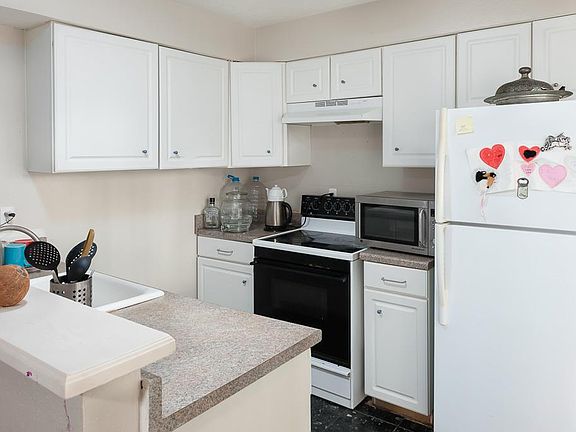 3rd image of 12525 Newbrook Dr