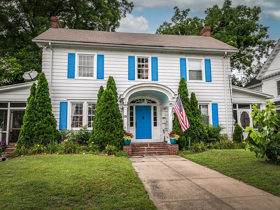 Private porch, fenced in backyard, pet friendly