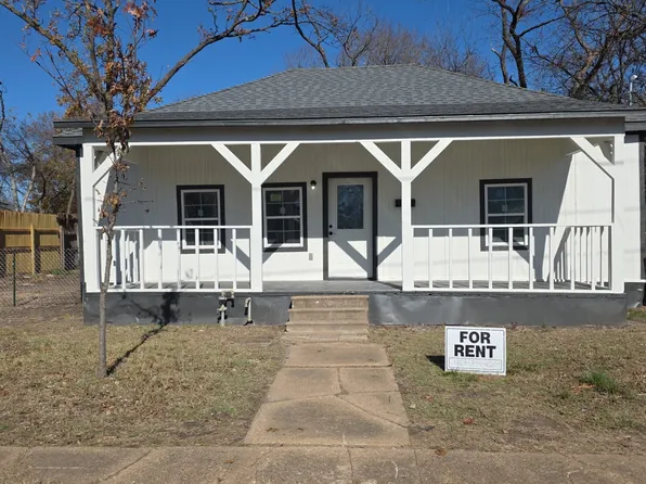 216 W 9th St, Bonham, TX 75418