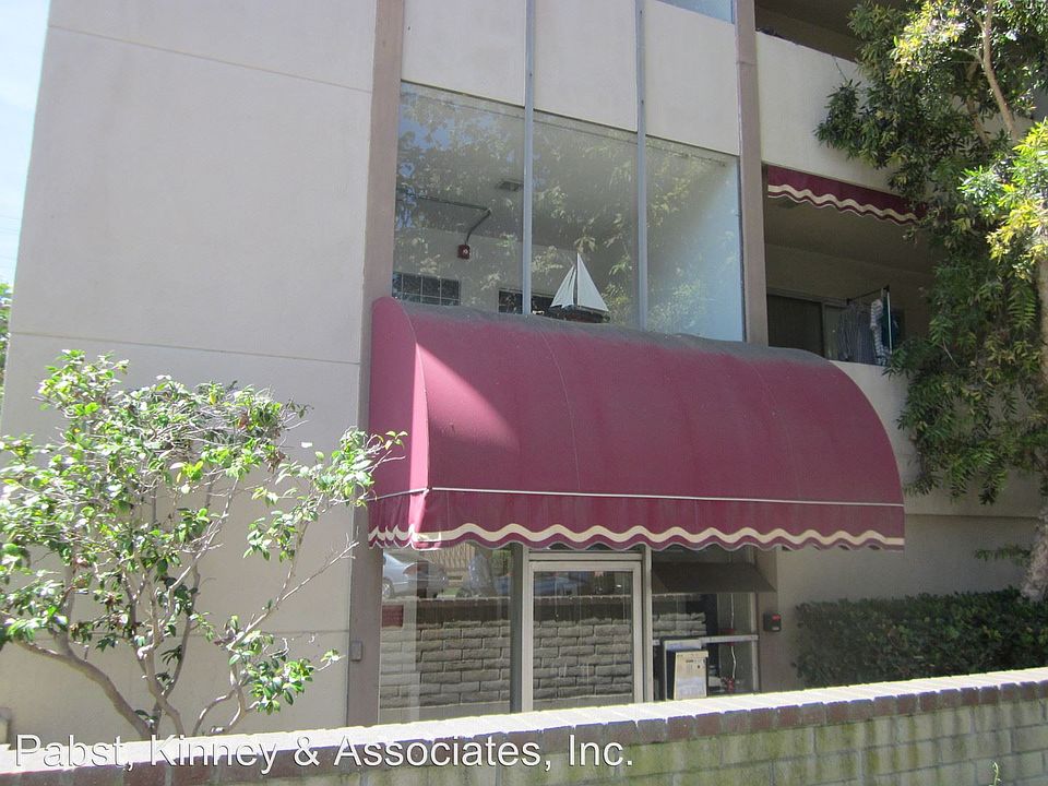 2nd image of 1906 E 1st St APT 5C