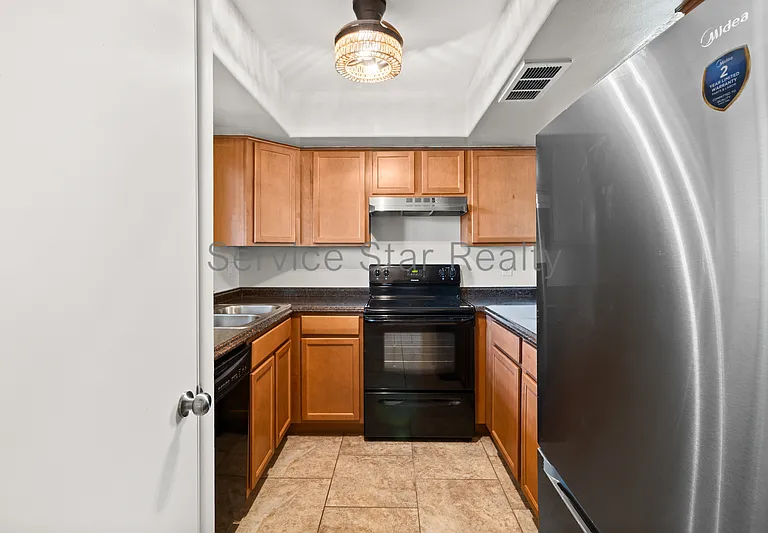 4050 E Cactus Rd #101 — Photo 4